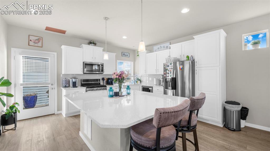 Image 7 of 20: Kitchen