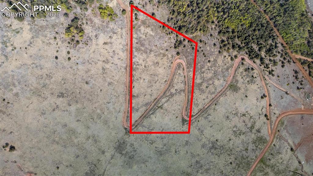 Image 21 of 23: Property Lines are approximate and not a survey.