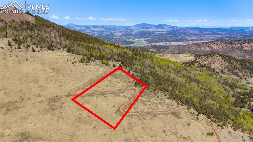 Image 5 of 23: Property Lines are approximate and not a survey.