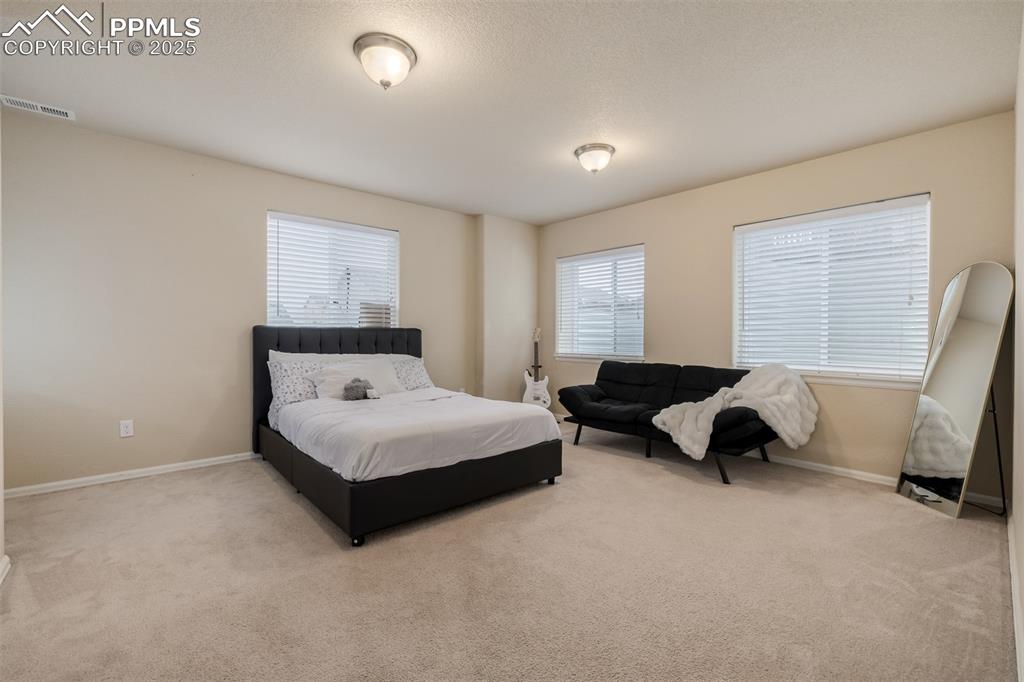 Image 23 of 35: Massive secondary bedroom