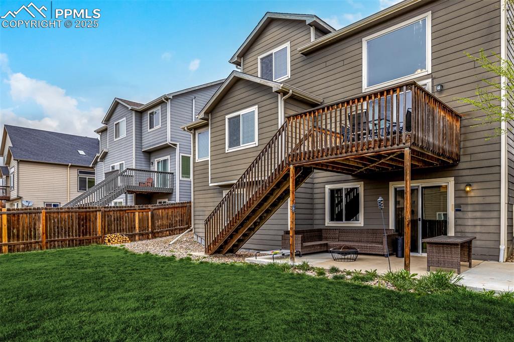 Image 27 of 35: Back of Structure