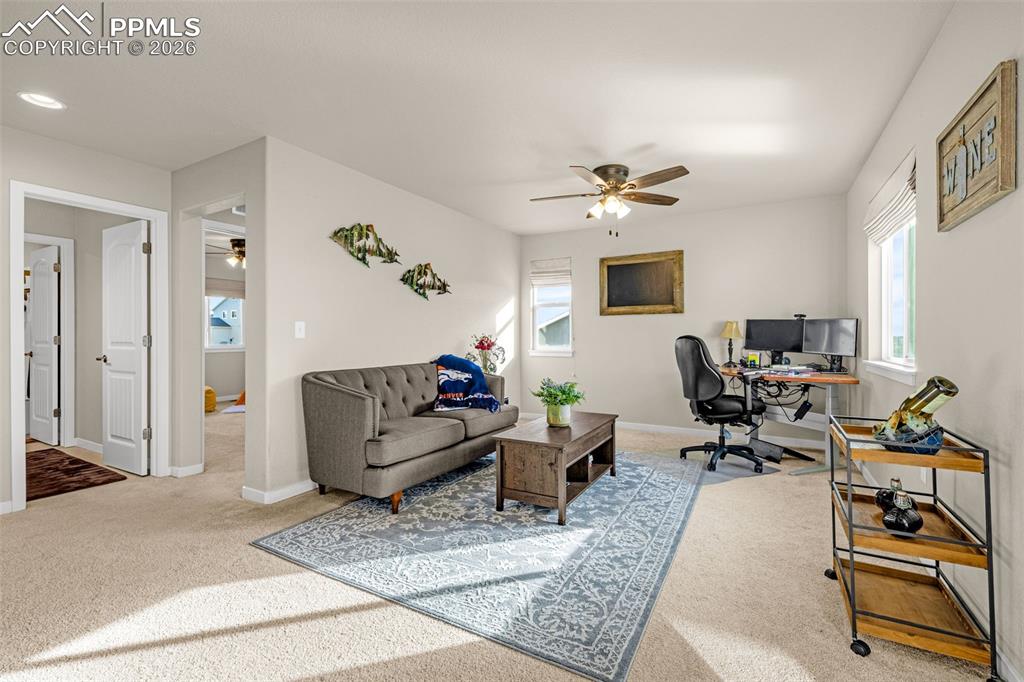 Image 18 of 48: Office