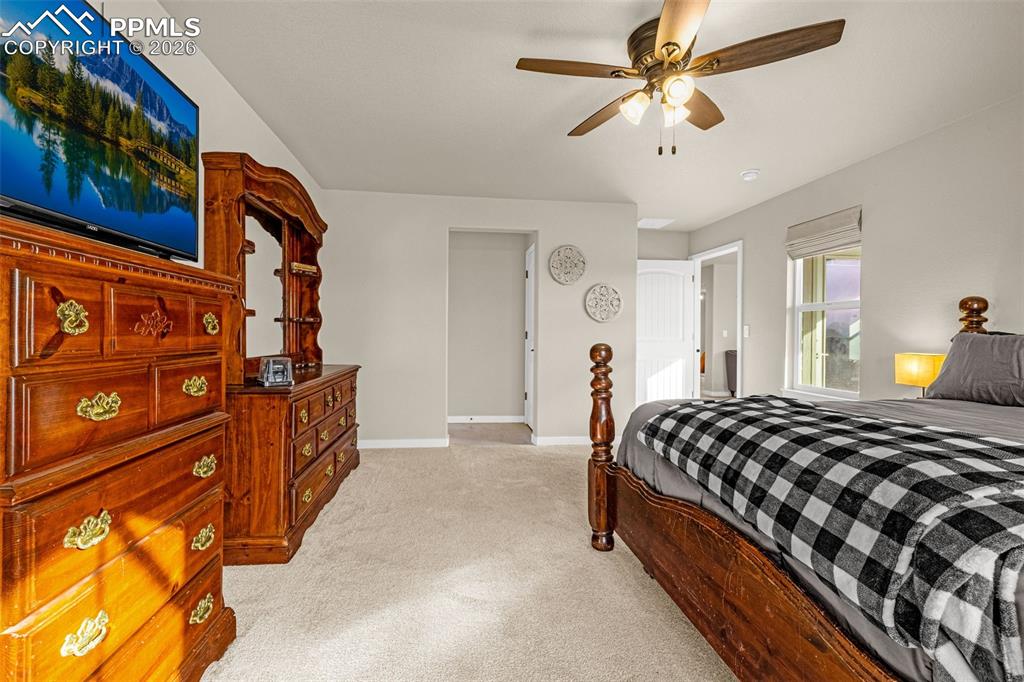 Image 22 of 48: Bedroom