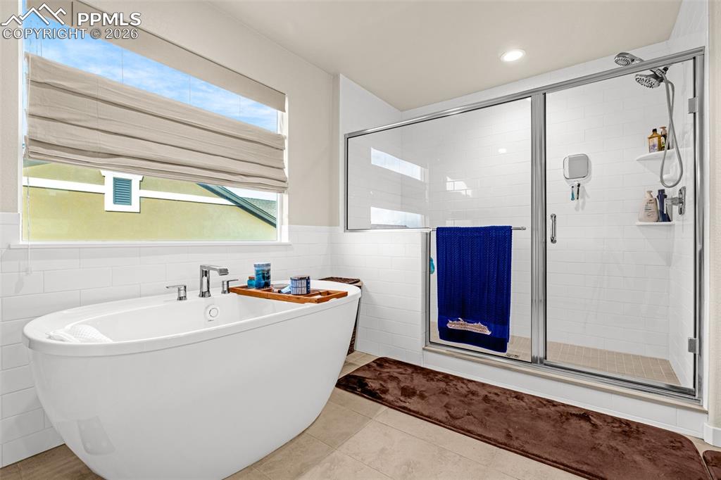 Image 24 of 48: Bathroom