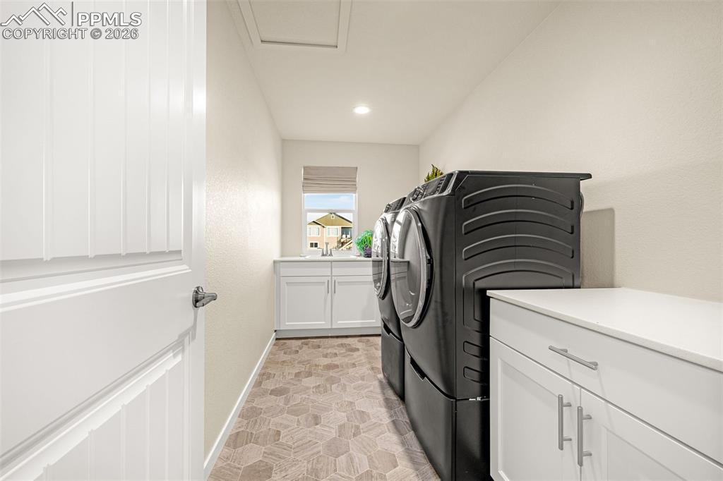 Image 30 of 48: Laundry