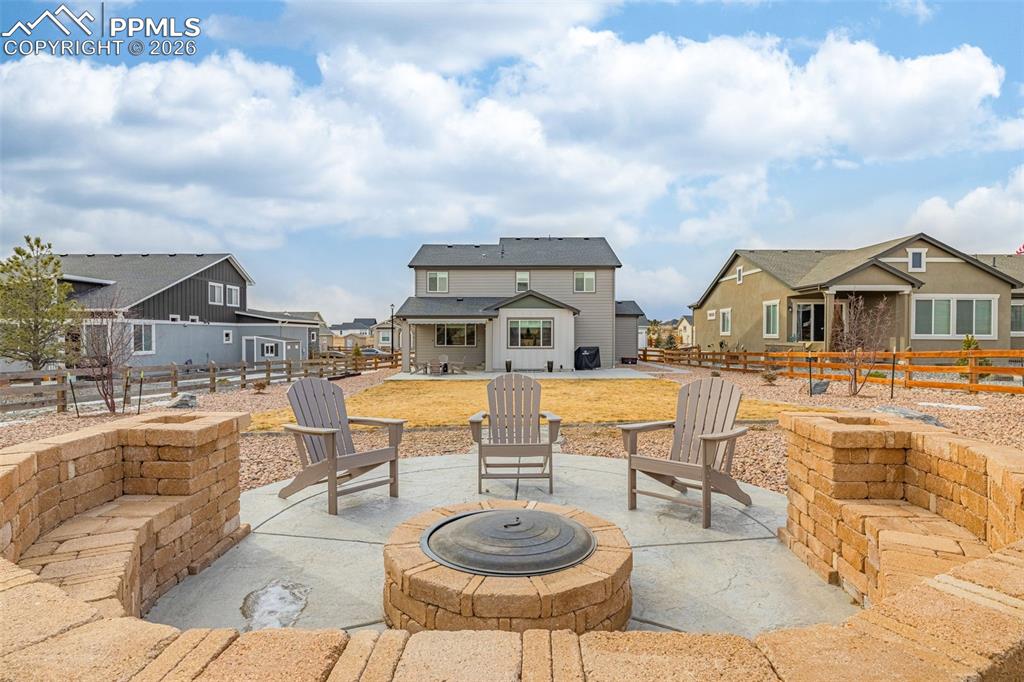 Image 41 of 48: Patio