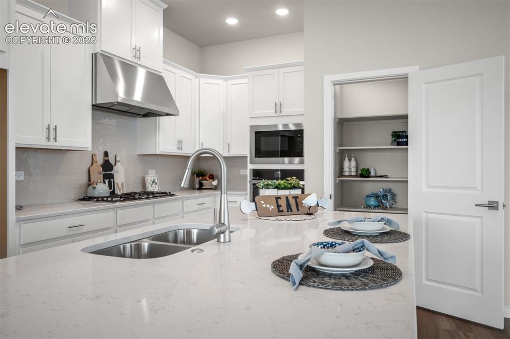 Image 6 of 38: Kitchen