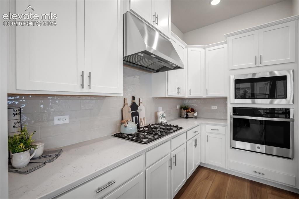 Image 7 of 38: Kitchen