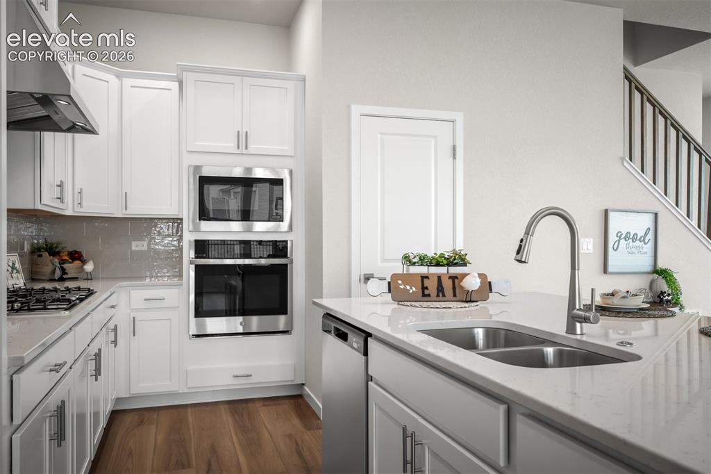 Image 8 of 38: Kitchen