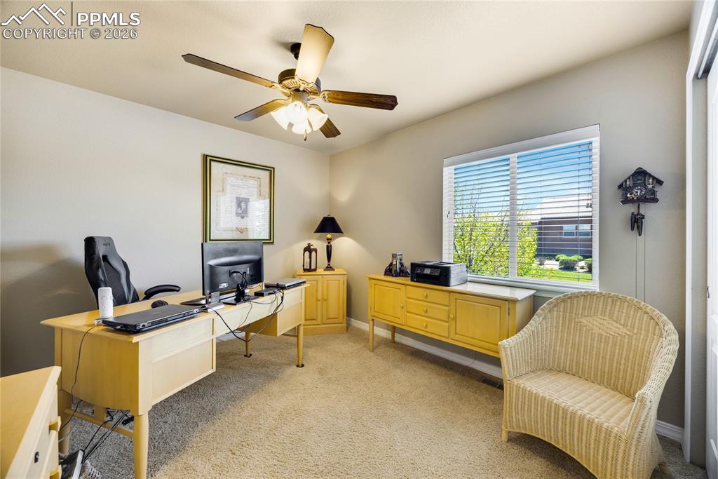 Image 18 of 32: Bedroom