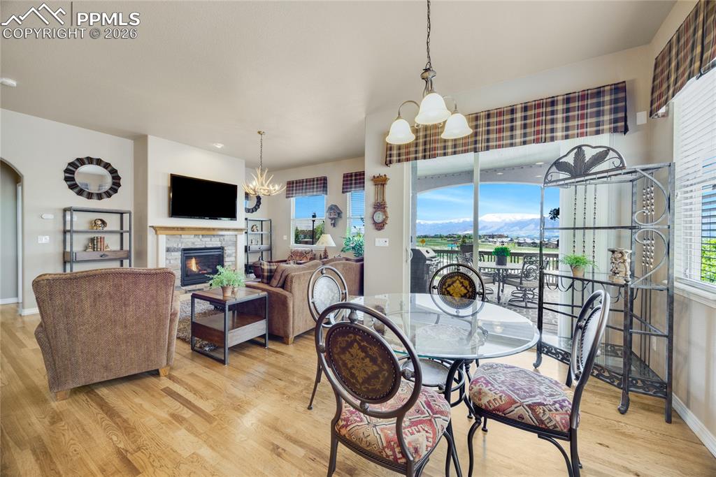 Image 8 of 32: Dining Area