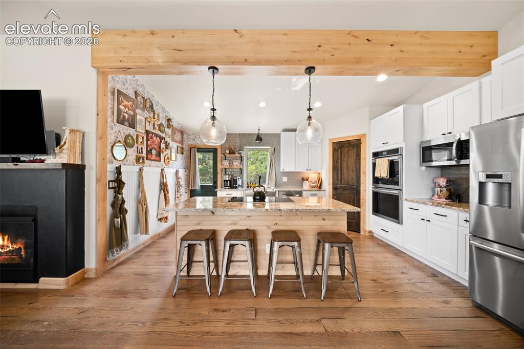 Image 18 of 50: Kitchen