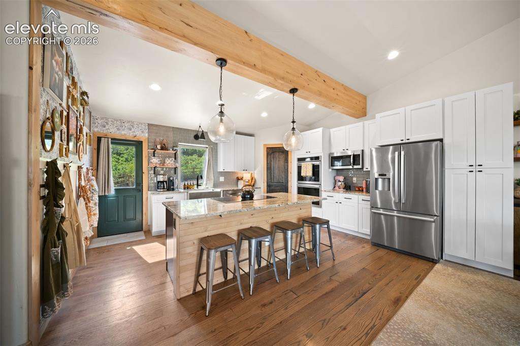 Image 19 of 50: Kitchen