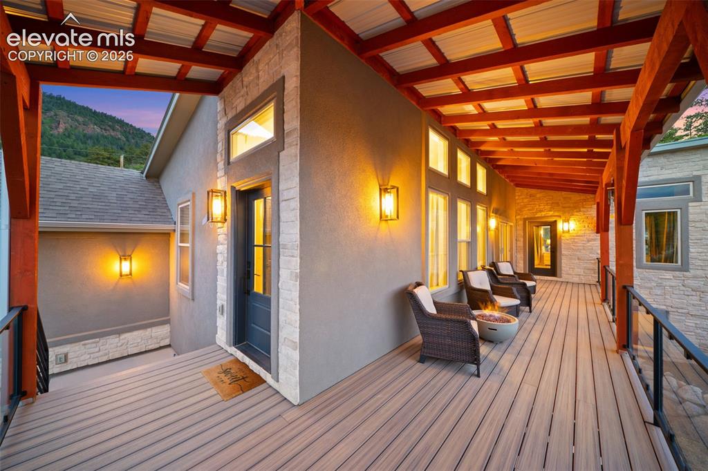 Image 9 of 50: Deck