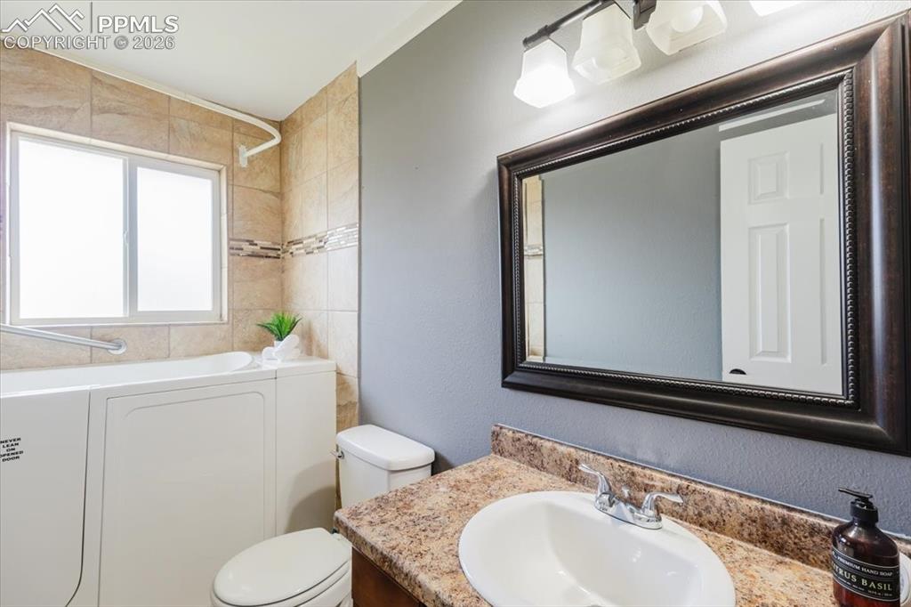 Image 12 of 48: Bathroom