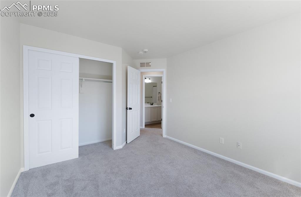 Image 21 of 29: Bedroom