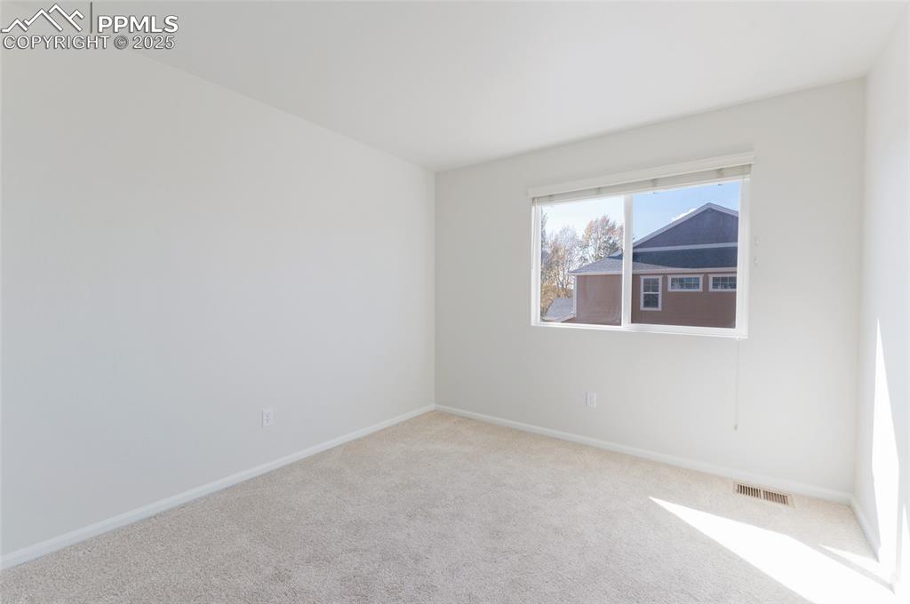 Image 25 of 29: Bedroom