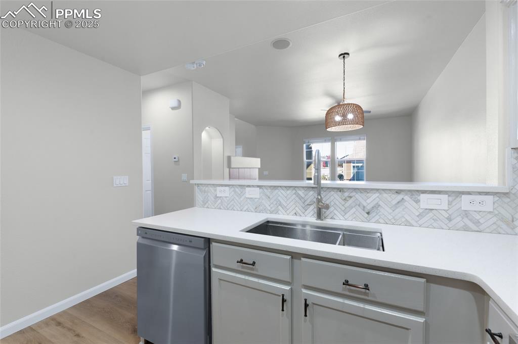 Image 7 of 29: Kitchen