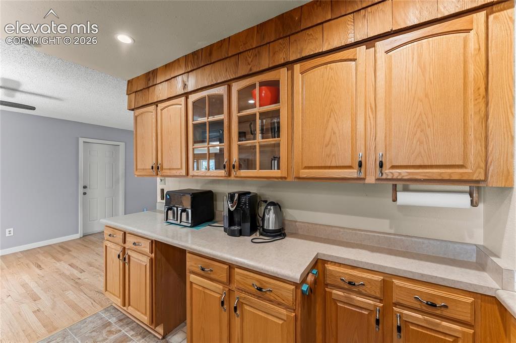 Image 17 of 45: Kitchen