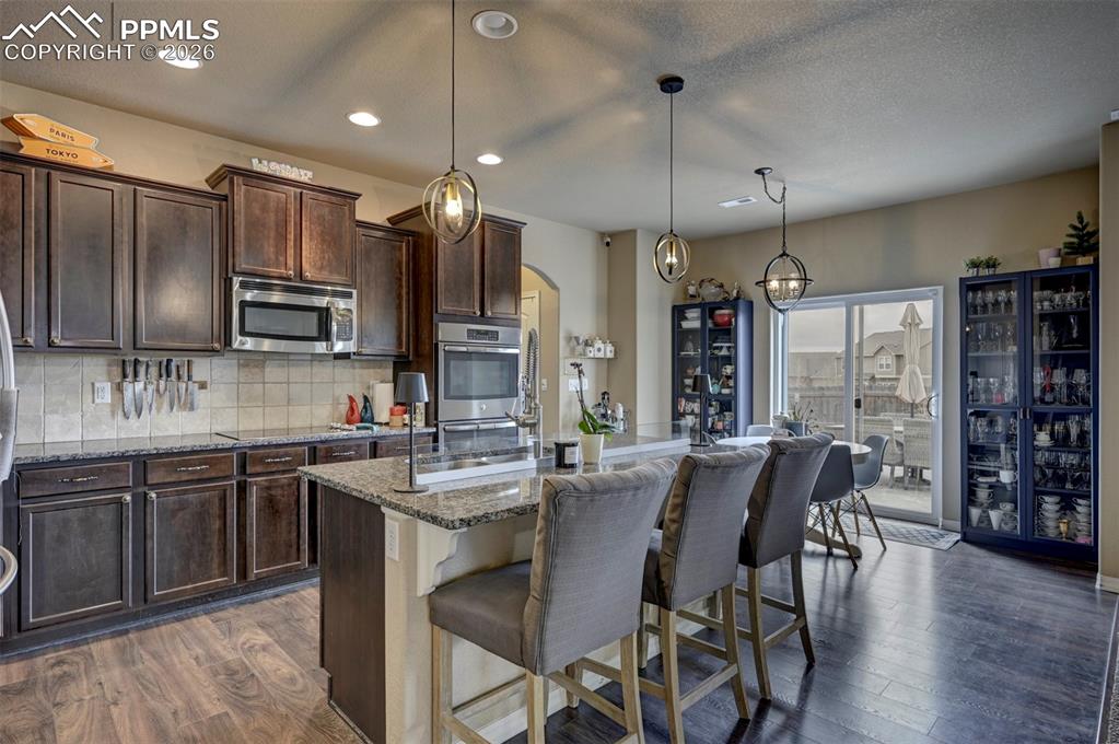 Image 16 of 47: Kitchen