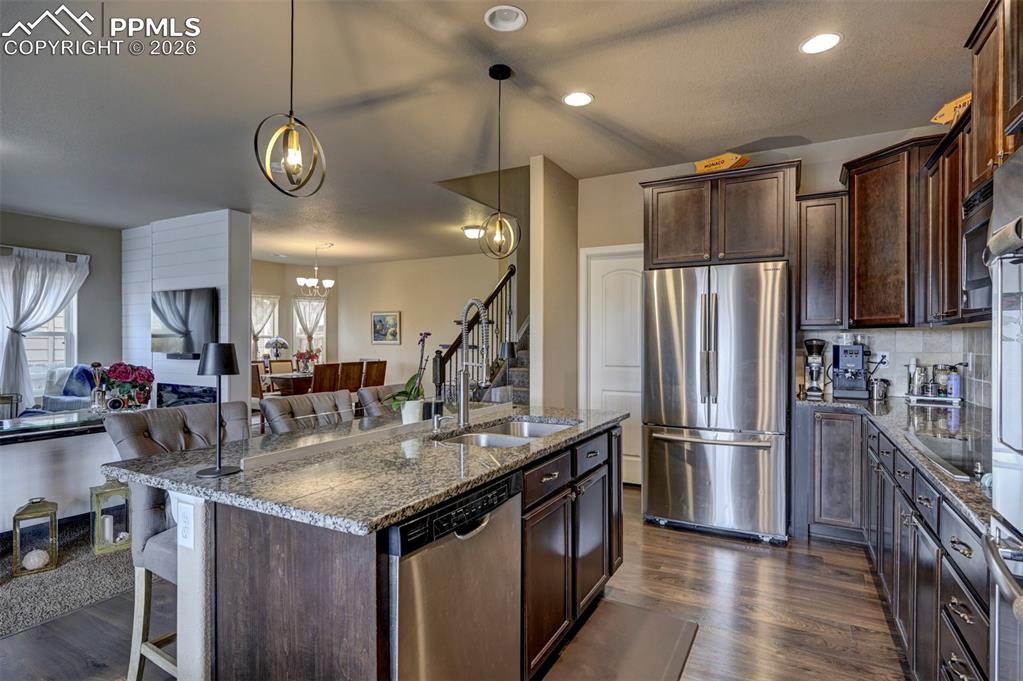 Image 18 of 47: Kitchen