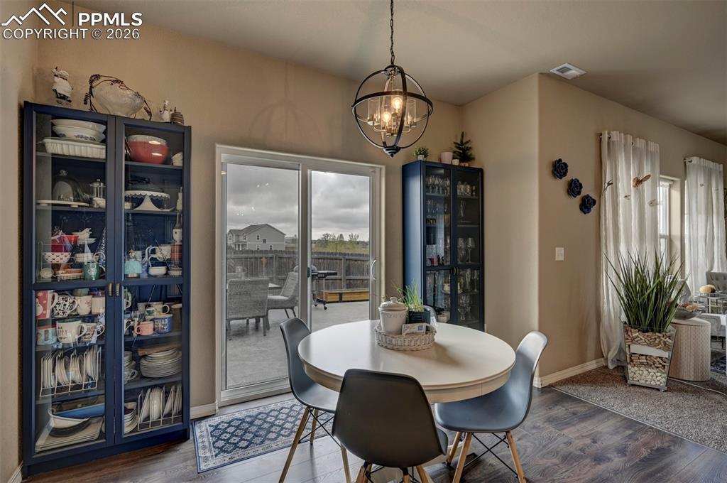 Image 19 of 47: Dining Area