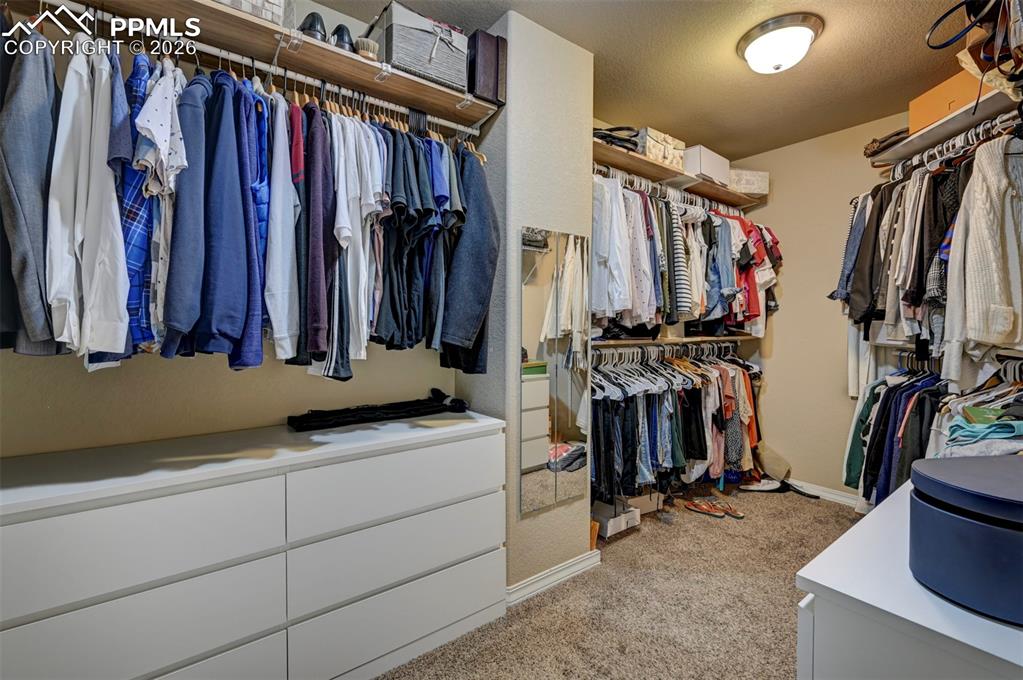 Image 35 of 47: Closet