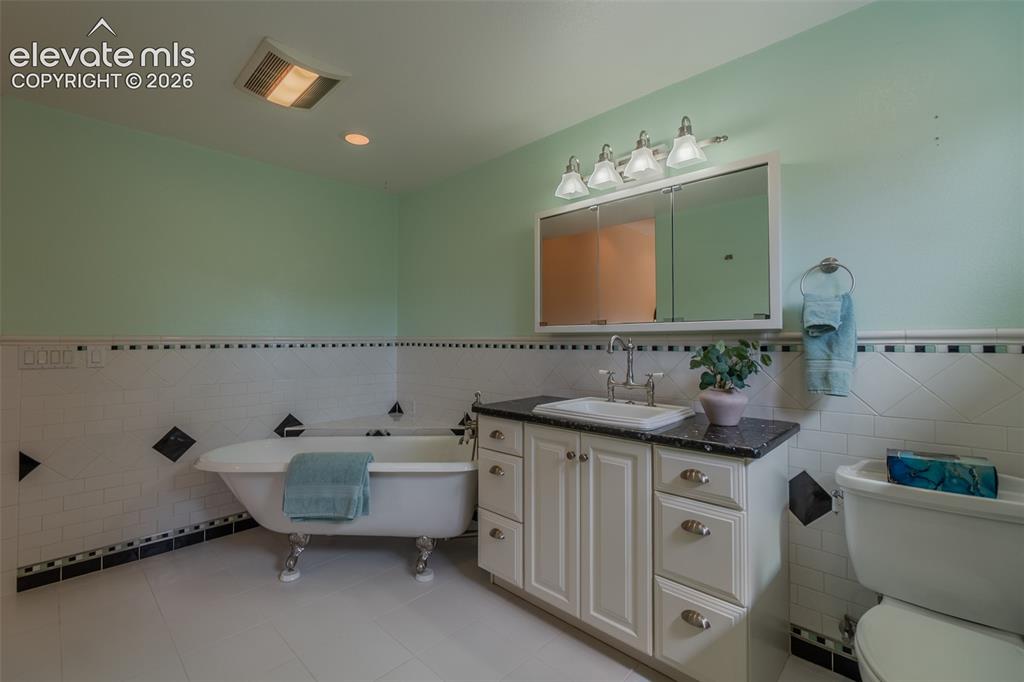 Image 26 of 41: Master Bathroom