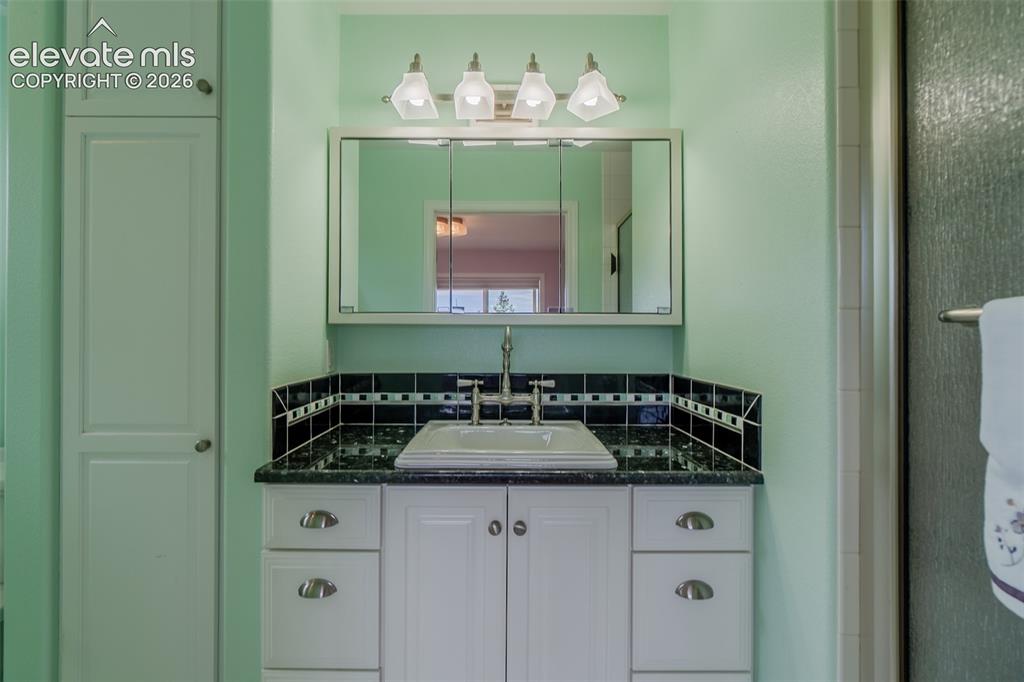 Image 8 of 41: Bathroom