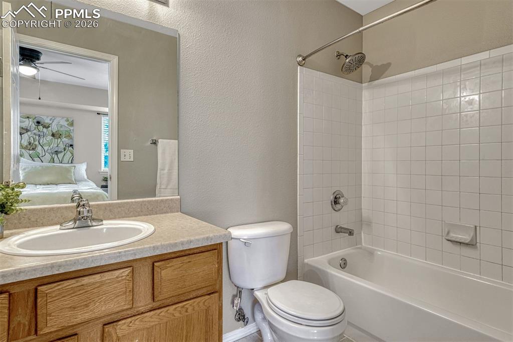 Image 12 of 23: Bathroom