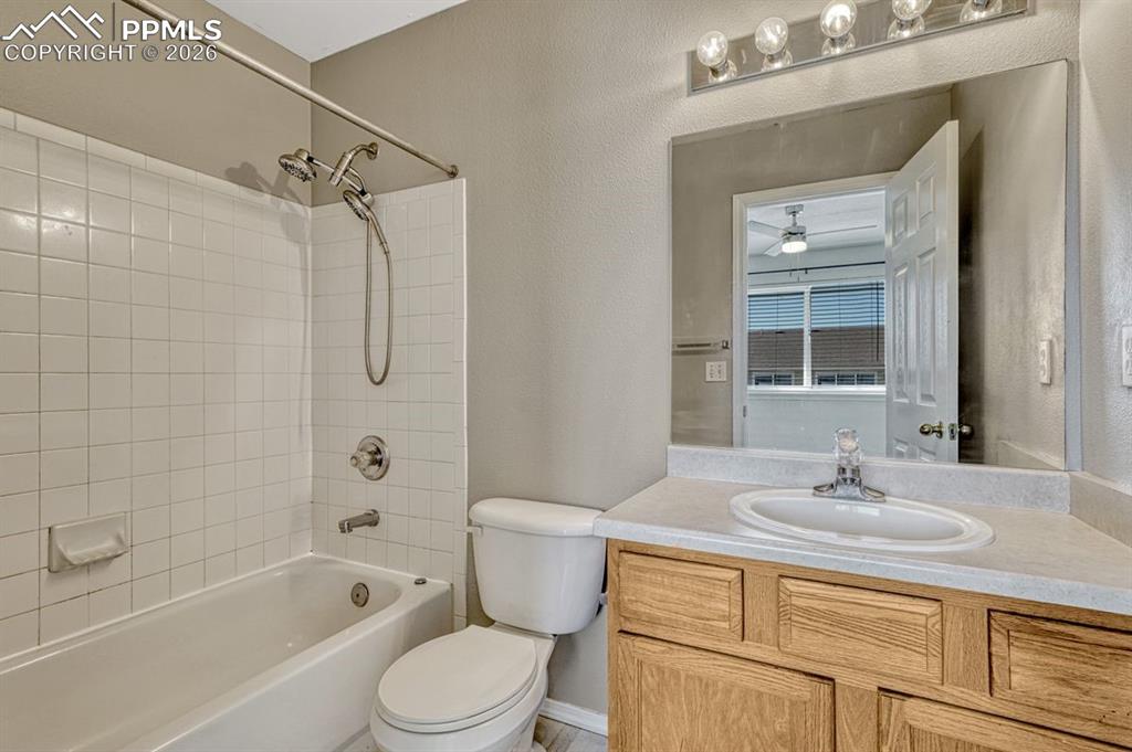 Image 15 of 23: Bathroom