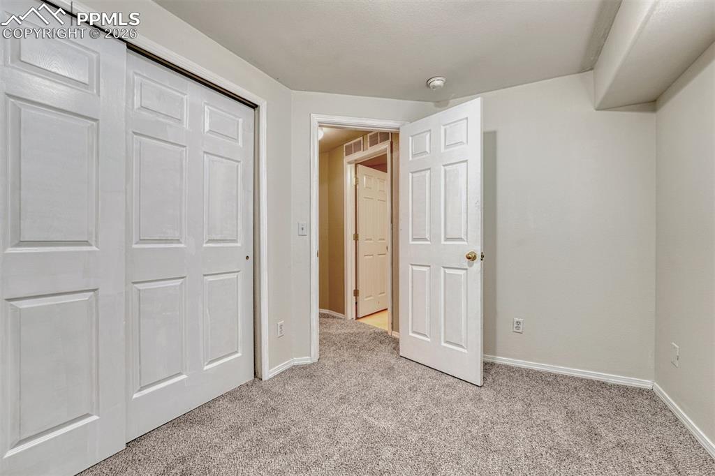 Image 18 of 23: Bedroom