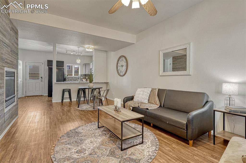 Image 4 of 23: Living Room