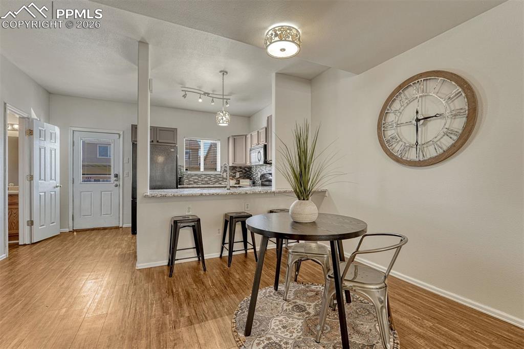 Image 5 of 23: Dining Area