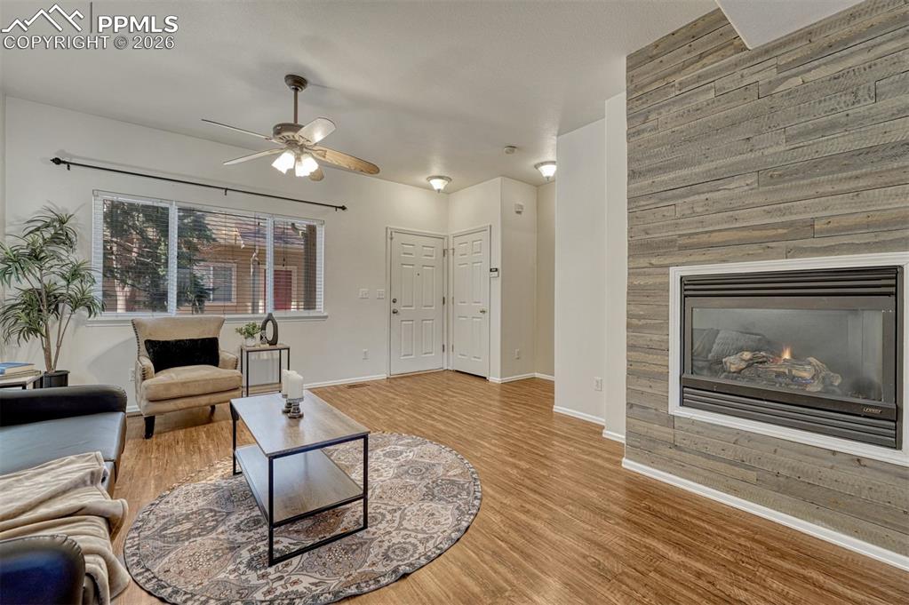 Image 7 of 23: Living Room