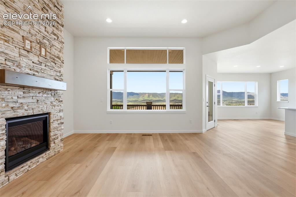 Image 14 of 50: Great Room
