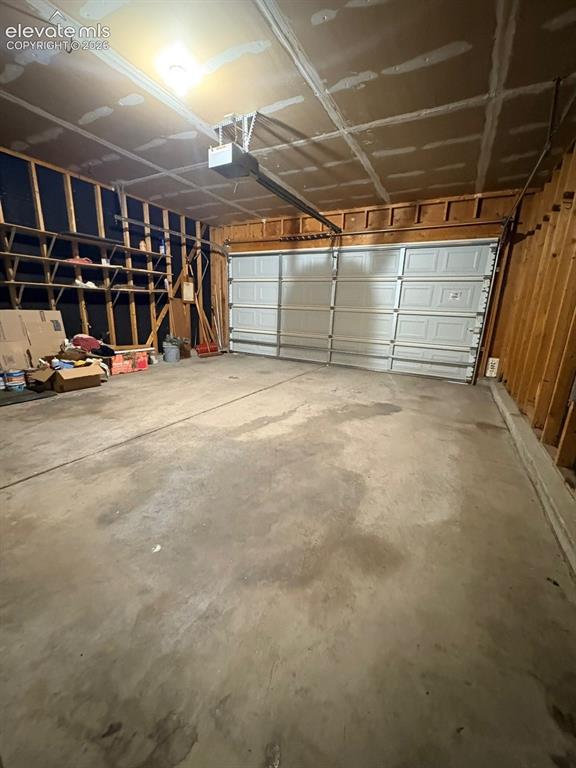Image 20 of 28: Garage