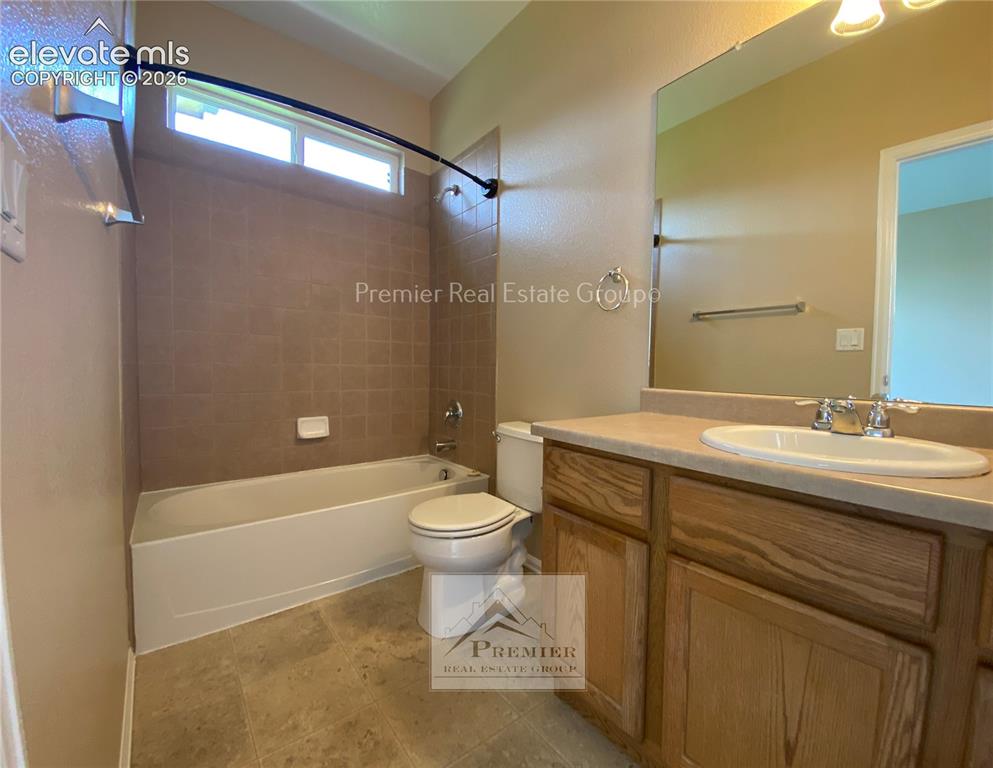 Image 13 of 19: Bathroom