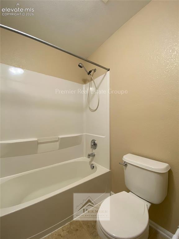 Image 15 of 19: Bathroom