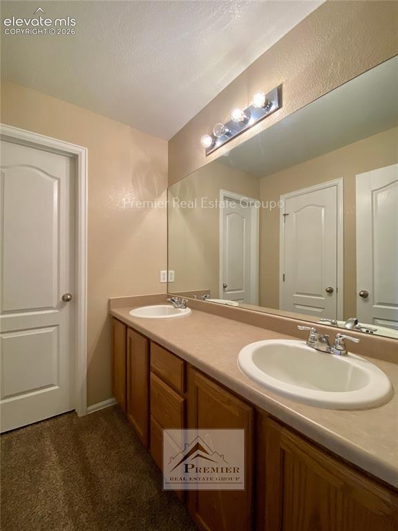 Image 16 of 19: Bathroom