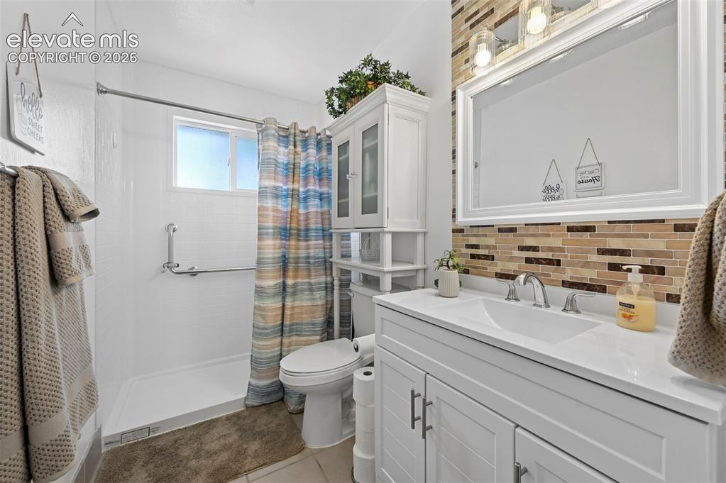 Image 10 of 42: Bathroom