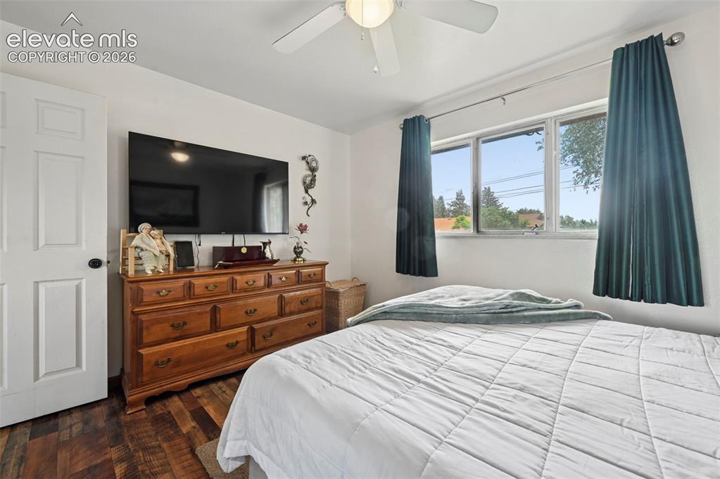 Image 13 of 42: Bedroom