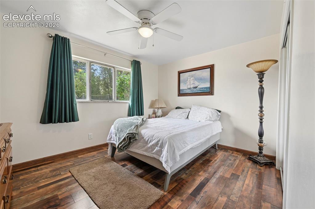 Image 14 of 42: Bedroom