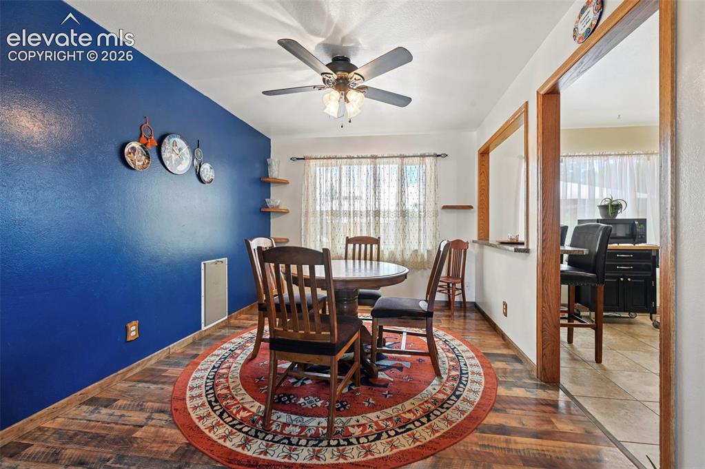 Image 16 of 42: Dining Area