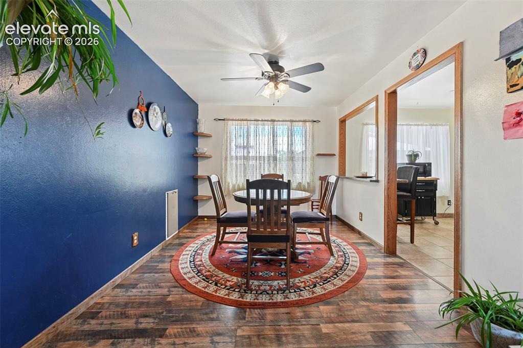 Image 17 of 42: Dining Area