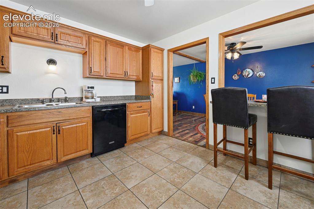 Image 22 of 42: Kitchen
