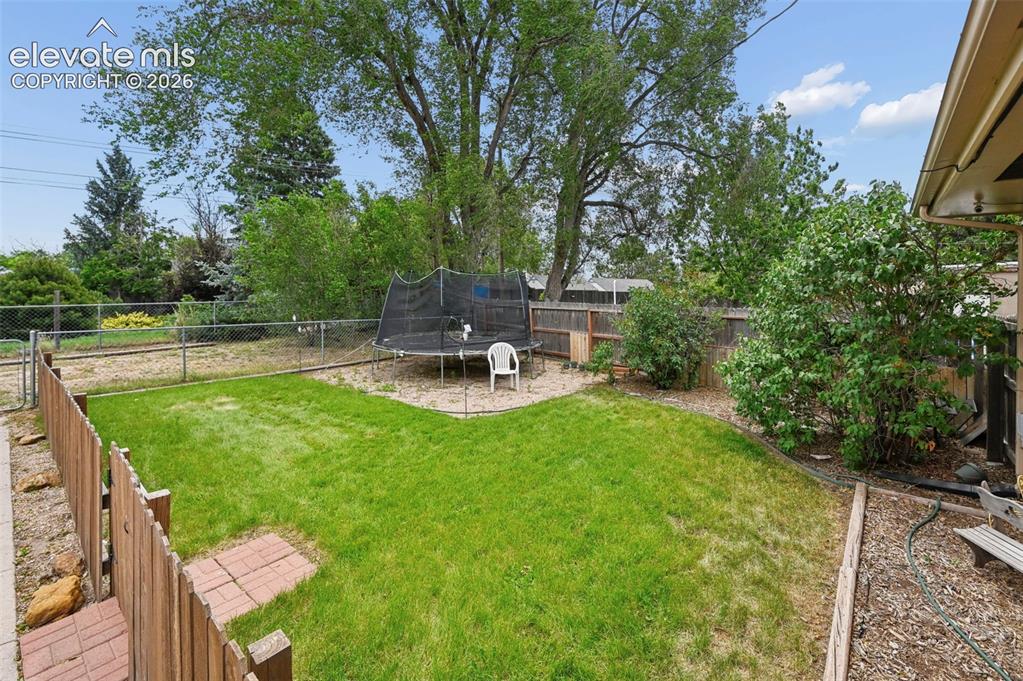 Image 35 of 42: Yard