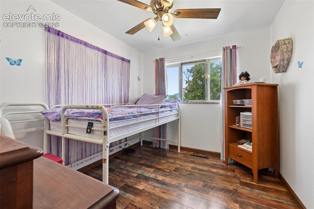 Image 8 of 42: Bedroom