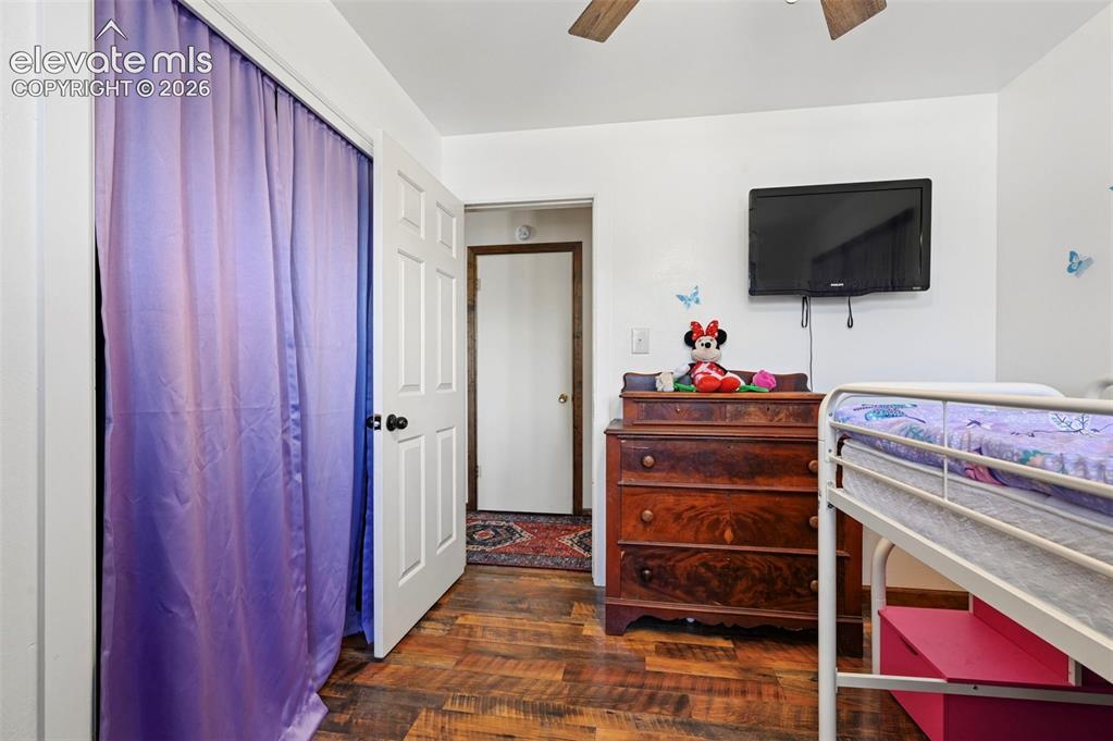 Image 9 of 42: Bedroom