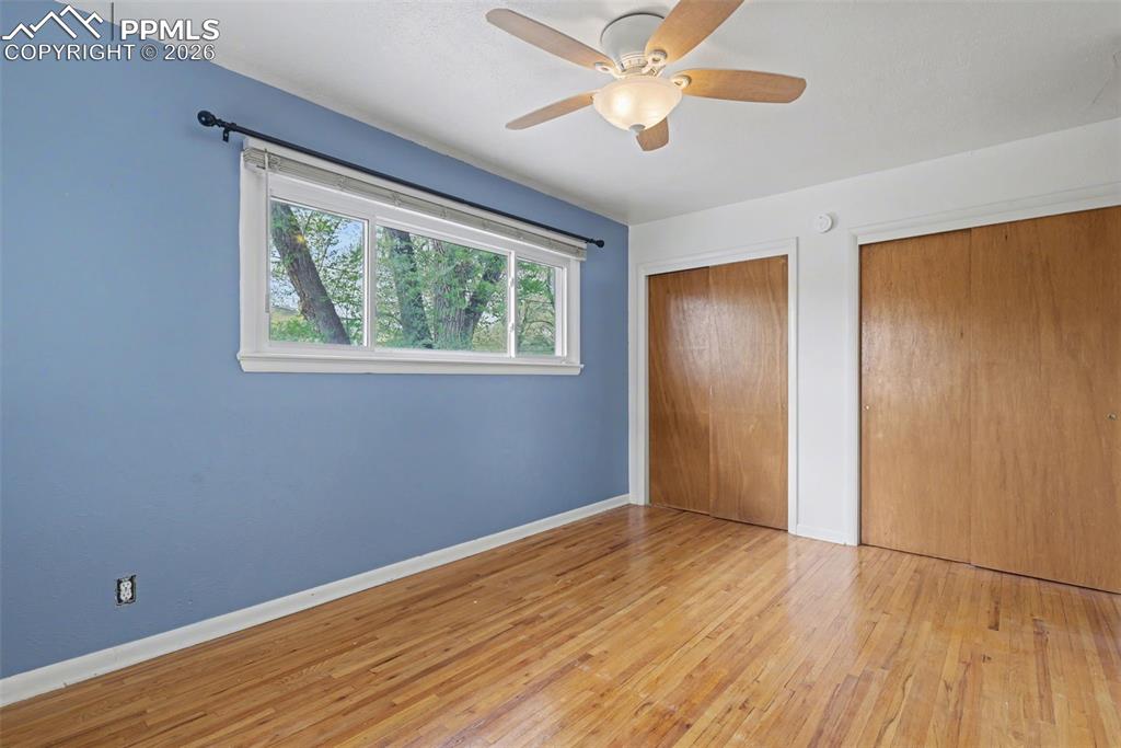 Image 16 of 32: Bedroom